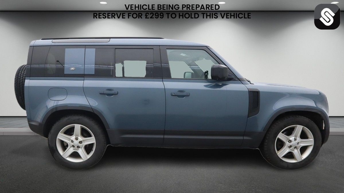 Land Rover Defender 110 Image 5