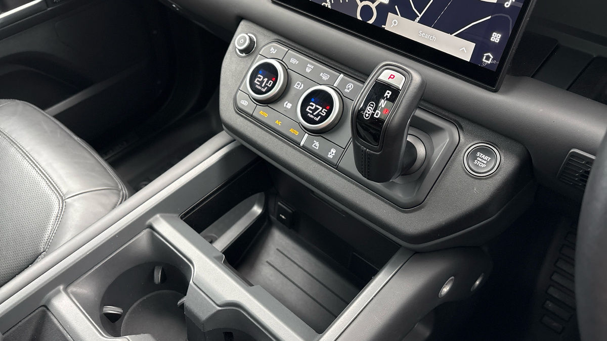 Land Rover Defender 110 Image 18