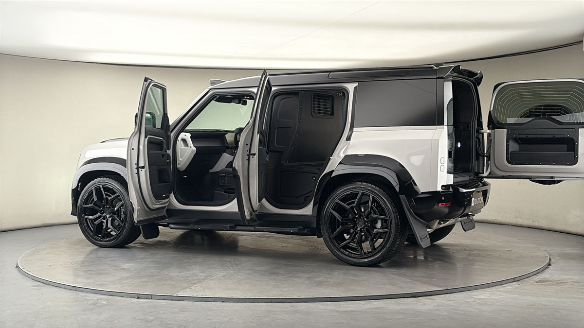 More views of Land Rover Defender 110