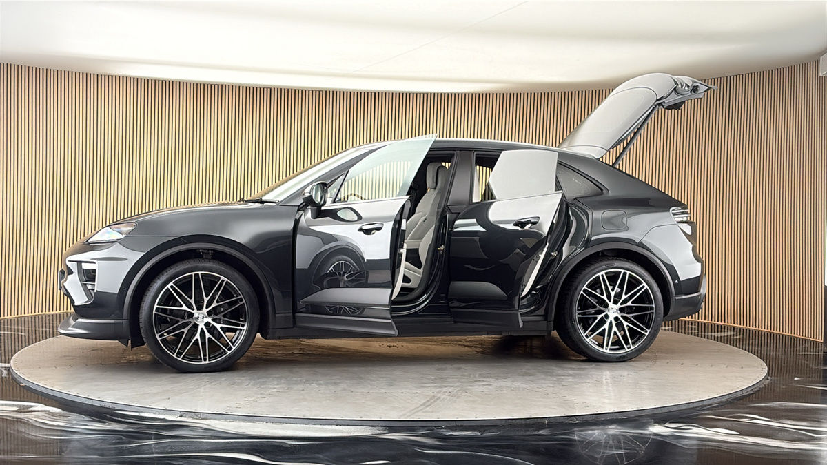 More views of Porsche Macan