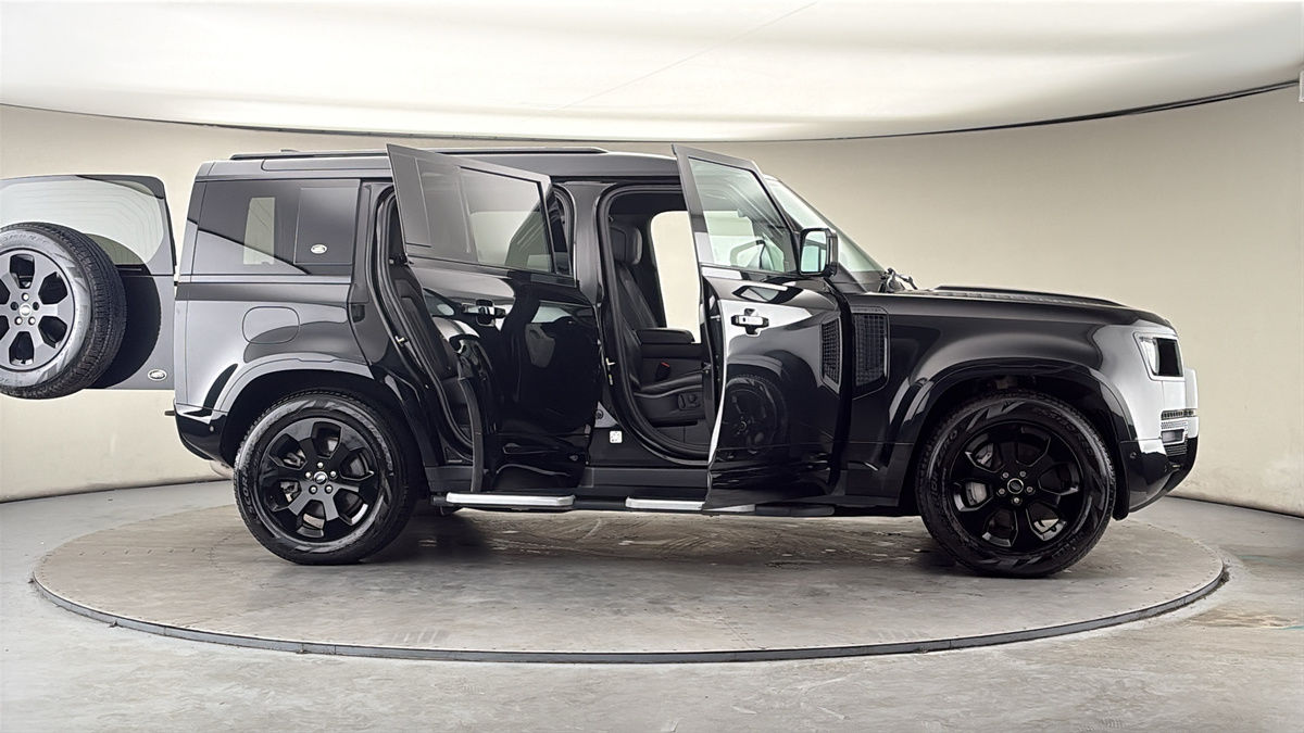 More views of Land Rover Defender 110
