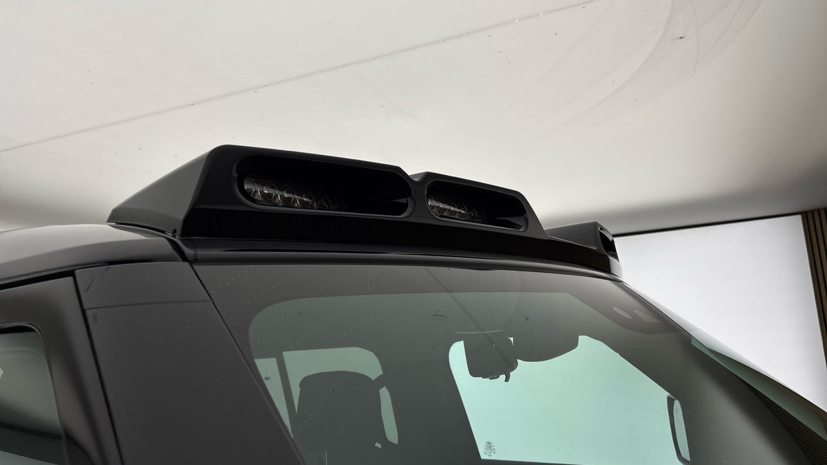 Land Rover Defender 130 Image 26