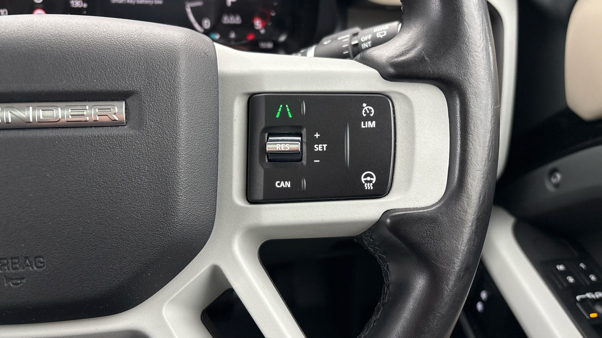 Land Rover Defender 110 Image 14