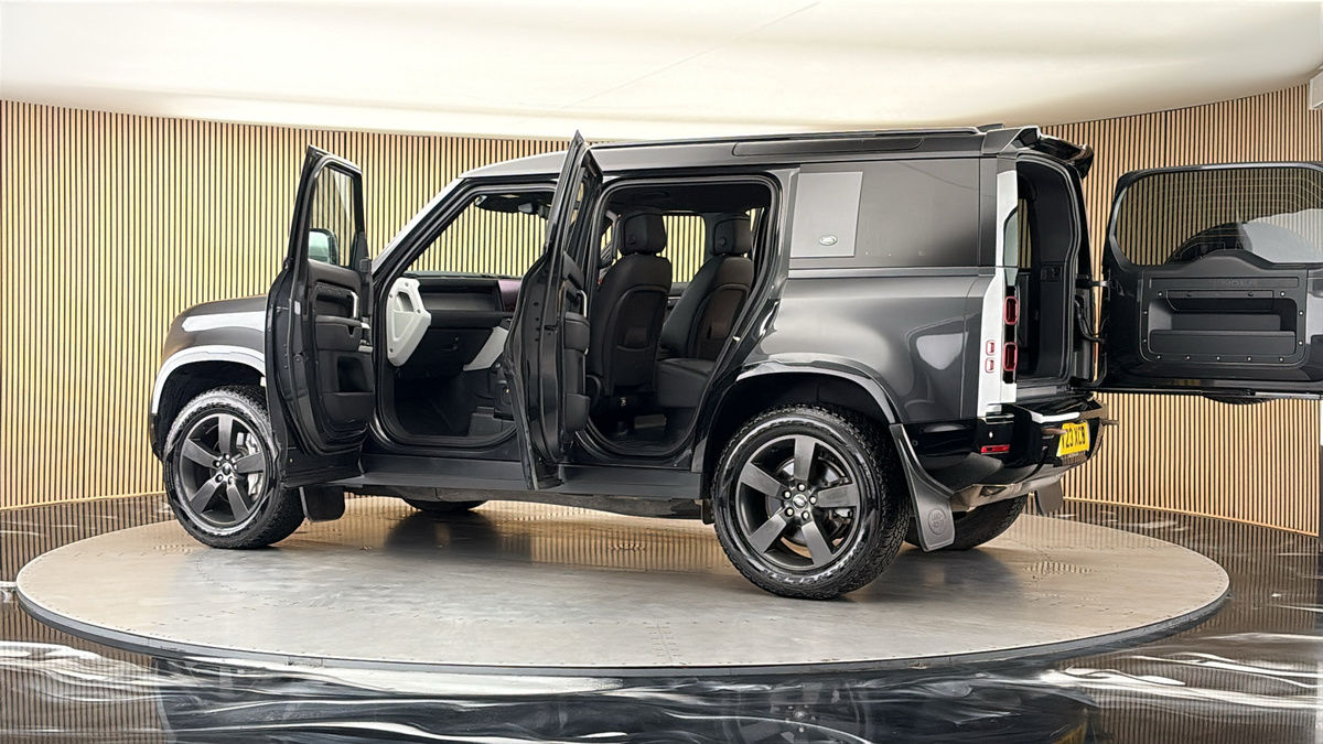 More views of Land Rover Defender 110