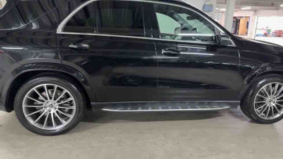 More views of Mercedes-Benz GLE