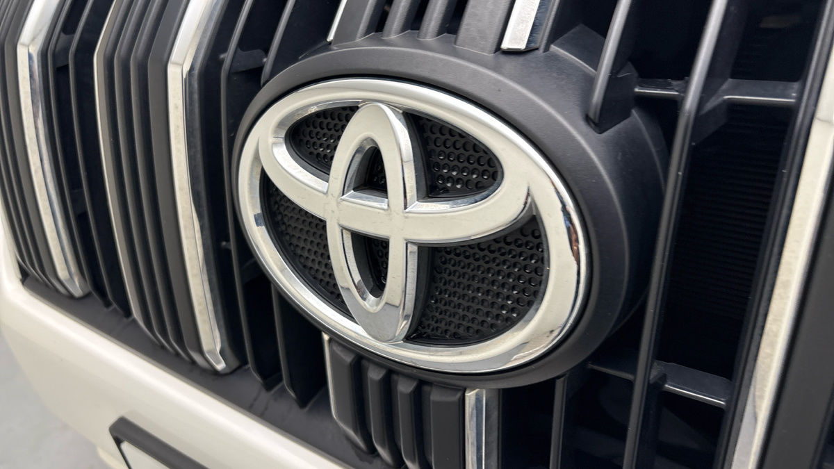 Toyota Land Cruiser Image 24