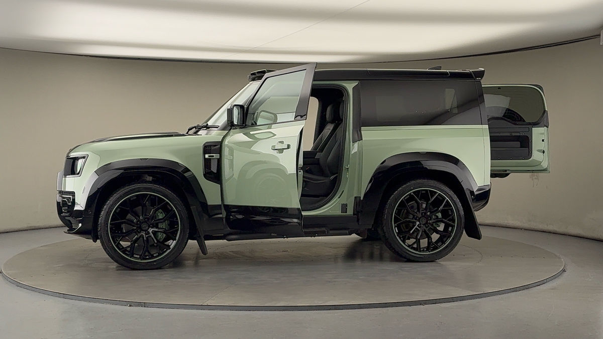 More views of Land Rover Defender 90