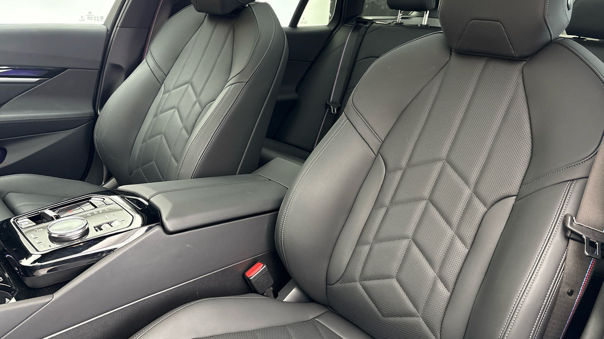 BMW 5 Series Image 7
