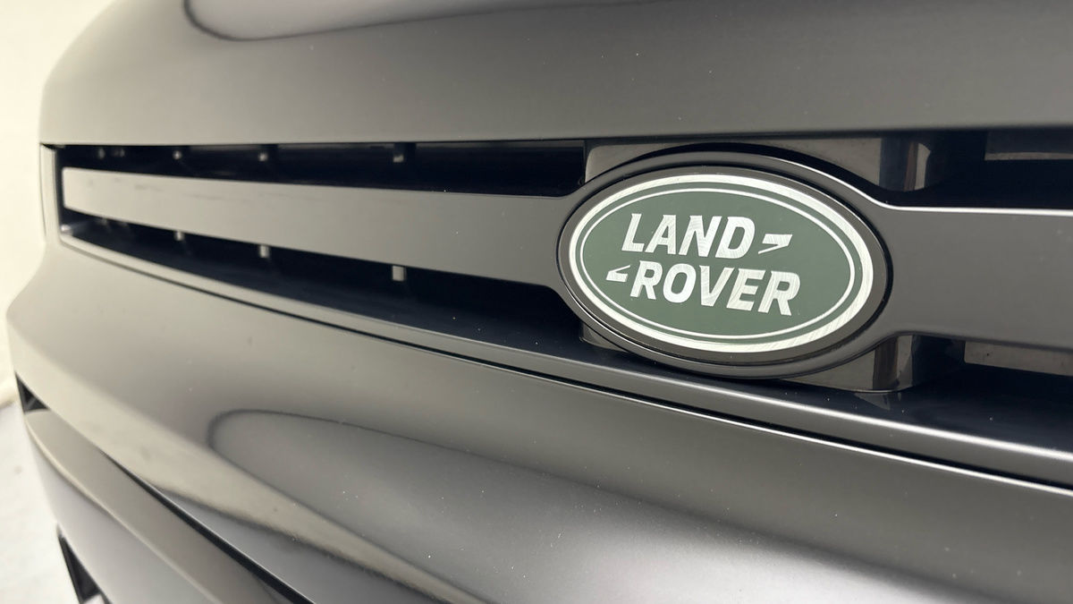 Land Rover Defender 110 Image 24