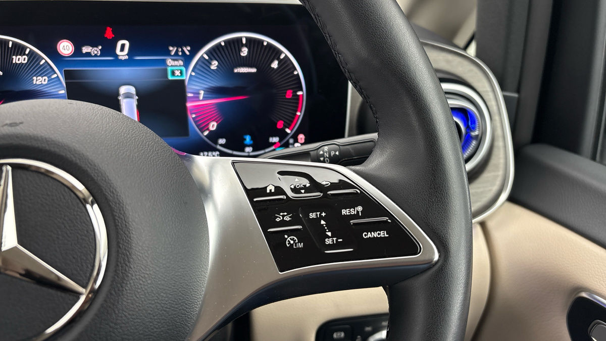 Mercedes-Benz V Class Image 14