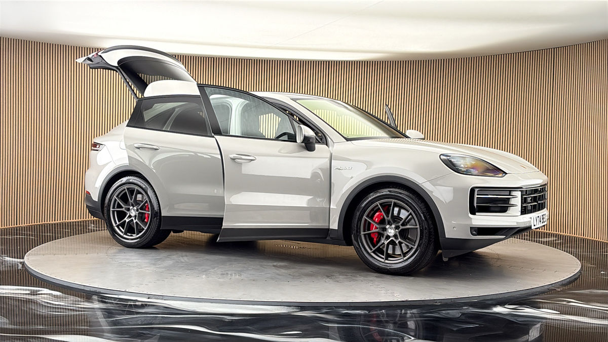 More views of Porsche Cayenne