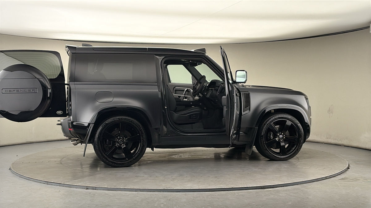 More views of Land Rover Defender 90