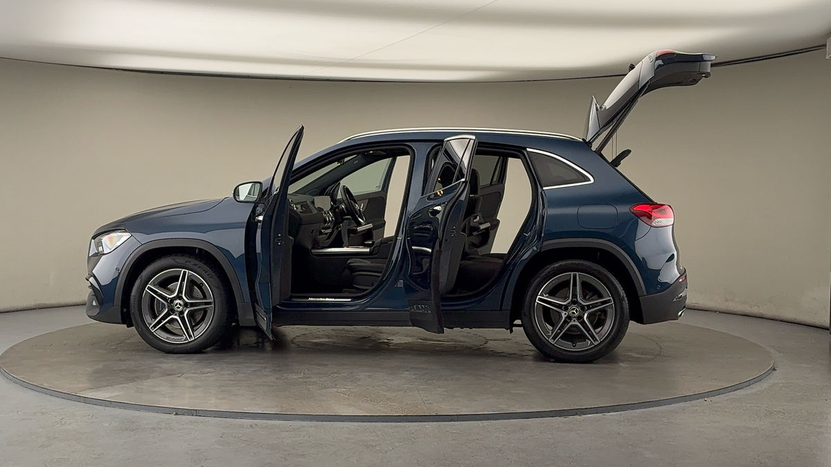 More views of Mercedes-Benz GLA