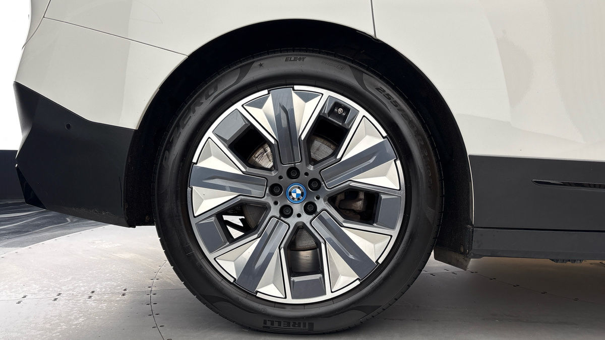BMW iX Image 10