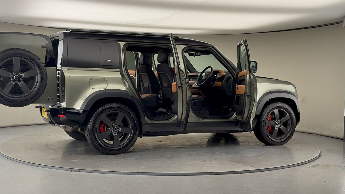 More views of Land Rover Defender 110