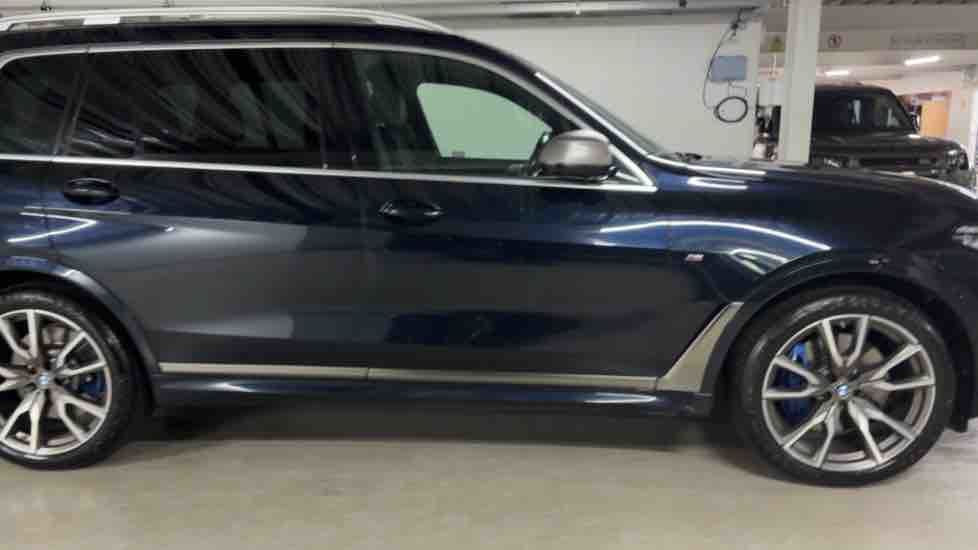 More views of BMW X7