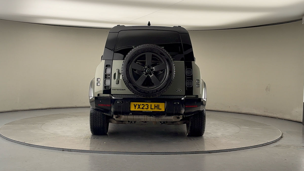 Land Rover Defender 110 Image 4