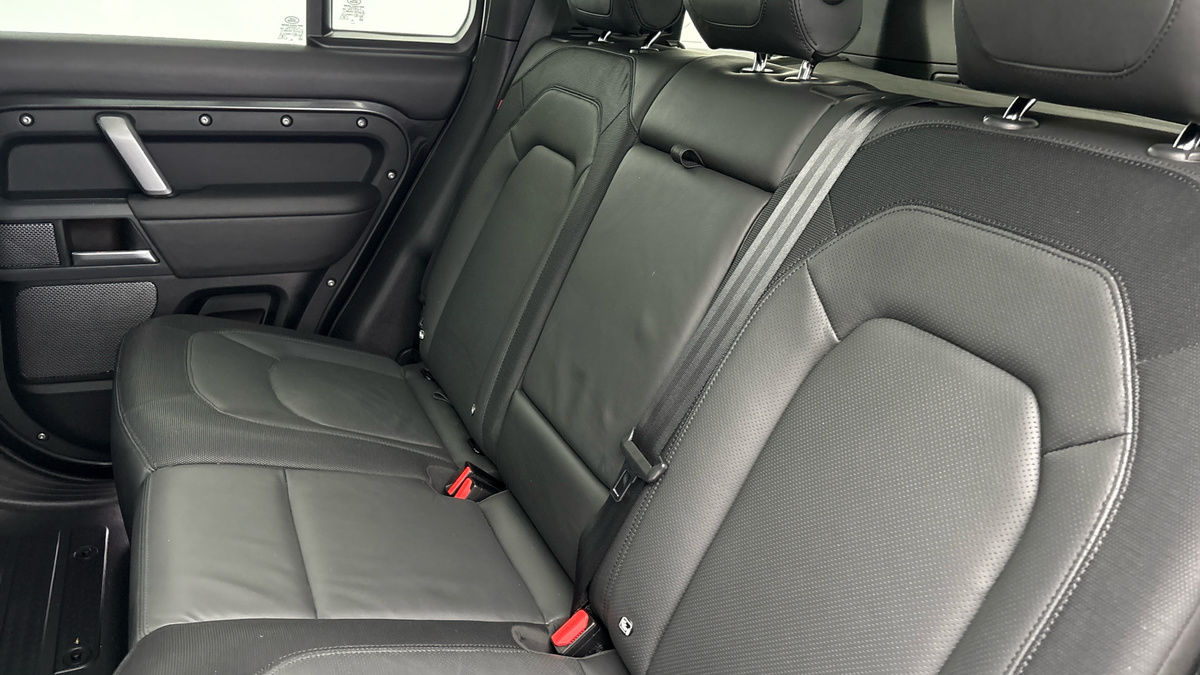 Land Rover Defender 110 Urban Image 22