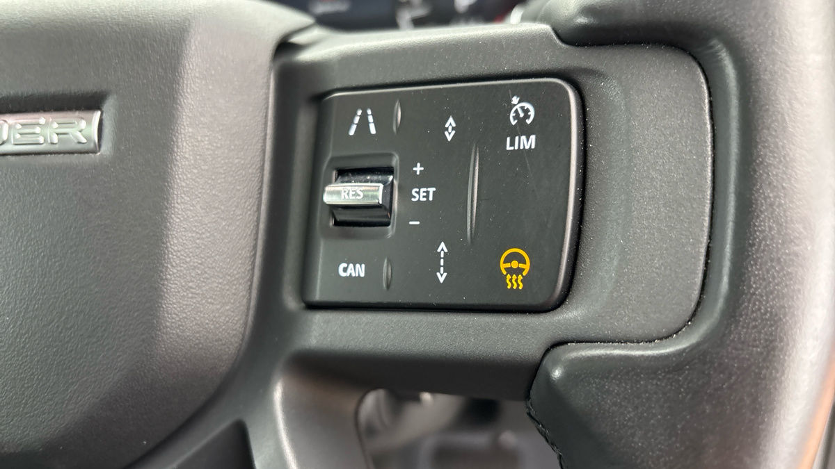 Land Rover Defender 110 Image 27