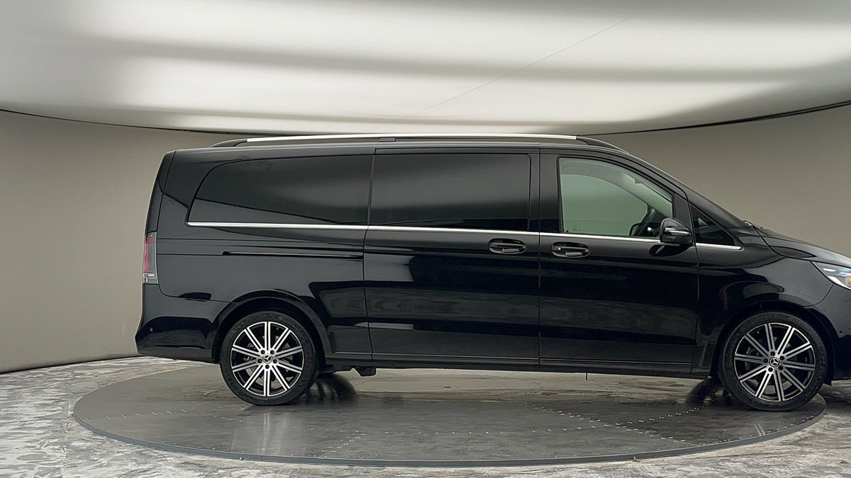 Mercedes-Benz V Class Image 16