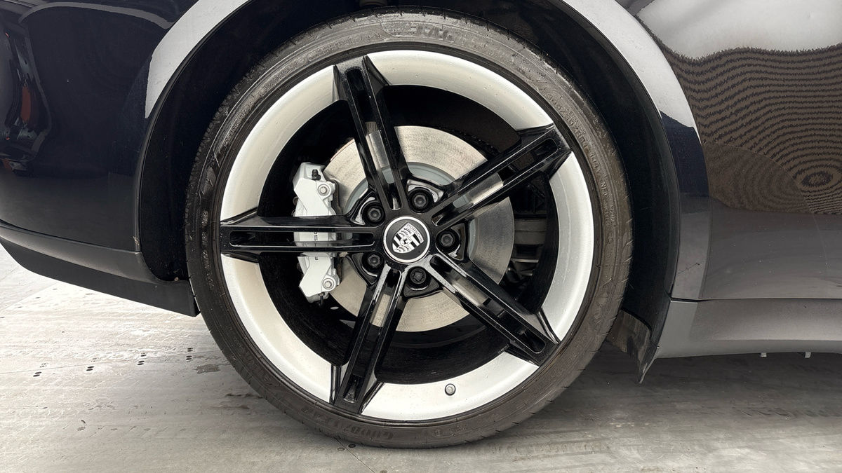 Porsche Taycan Image 10