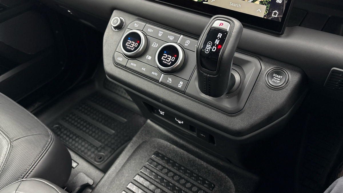 Land Rover Defender 110 Urban Image 18