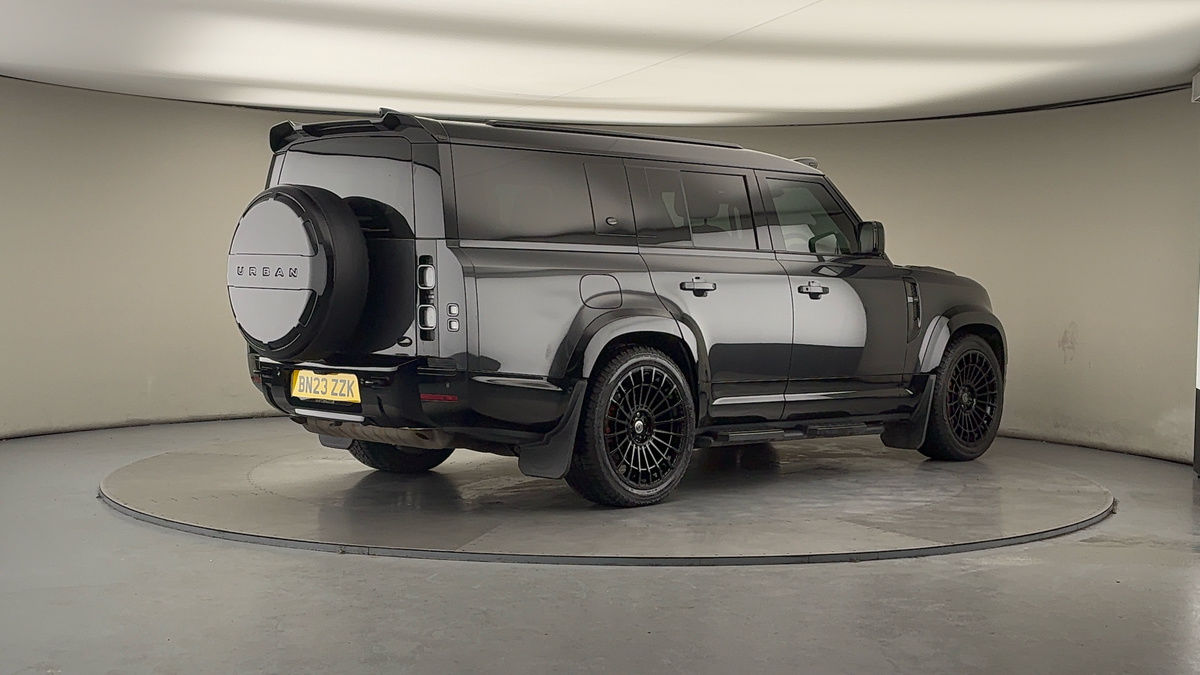 Land Rover Defender 130 Urban Image 21
