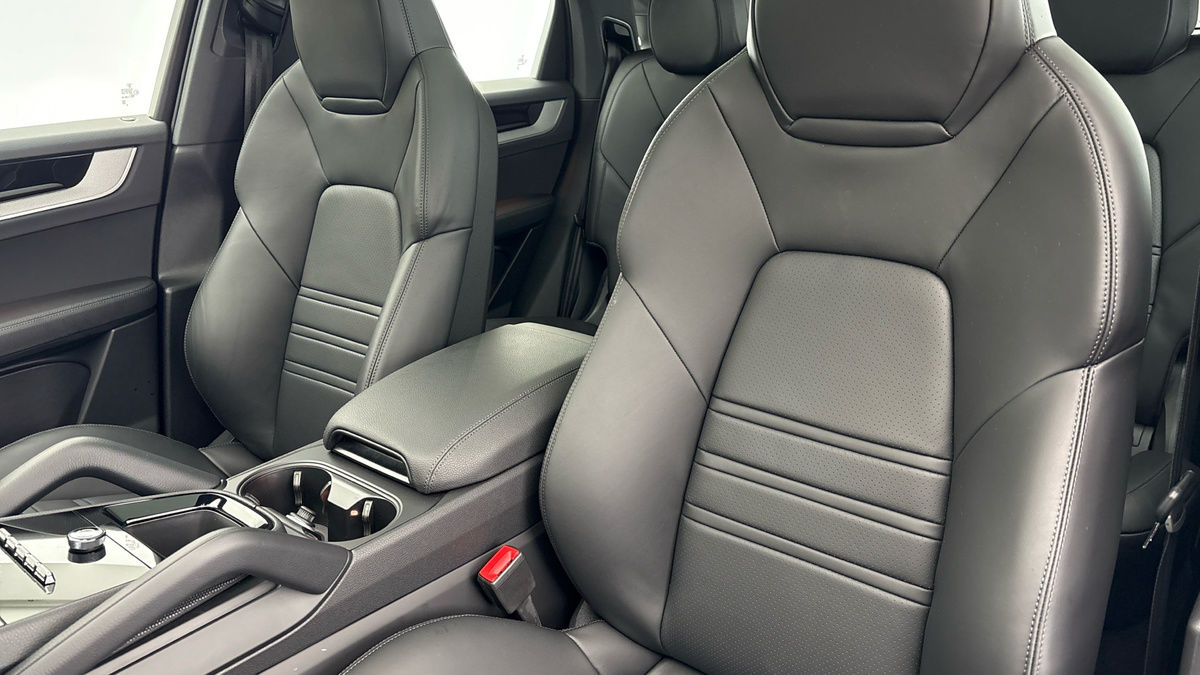 Porsche Cayenne Image 7