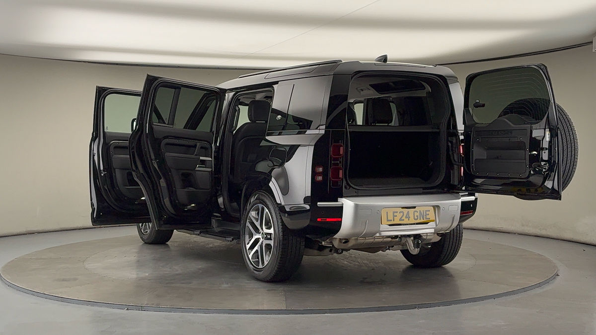 Land Rover Defender 110 Image 23