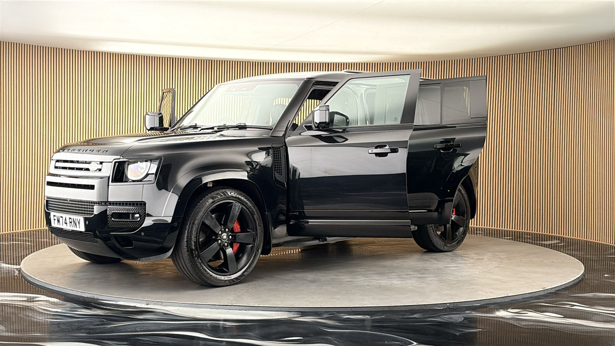 Land Rover Defender 110 Image 22