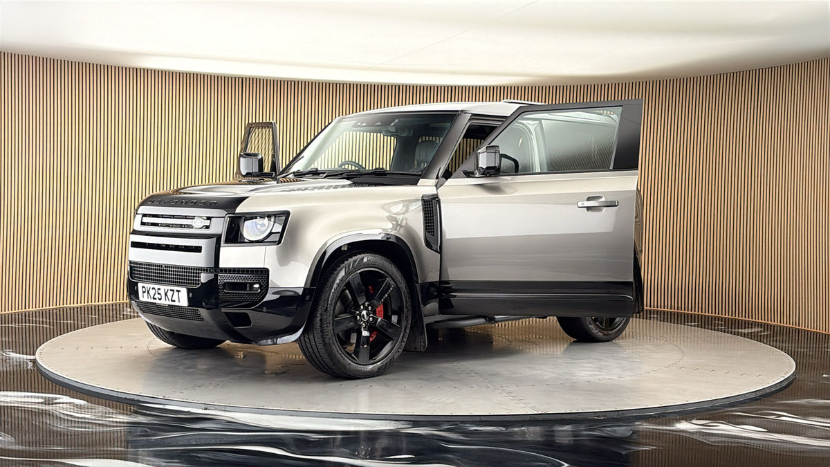 Land Rover Defender 90 Image 22