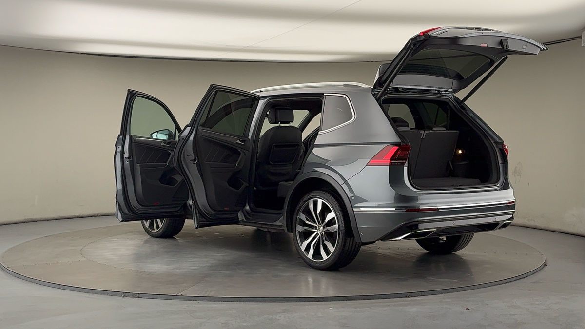 More views of Volkswagen Tiguan Allspace