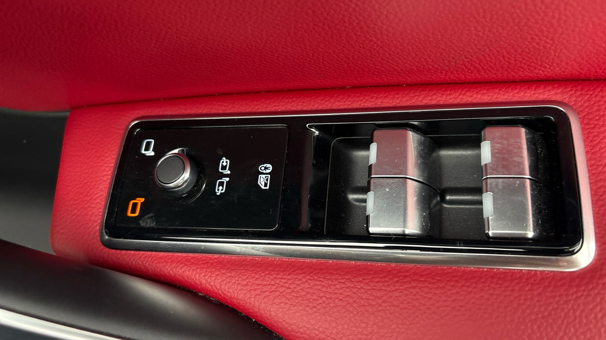 Jaguar F-PACE Image 27