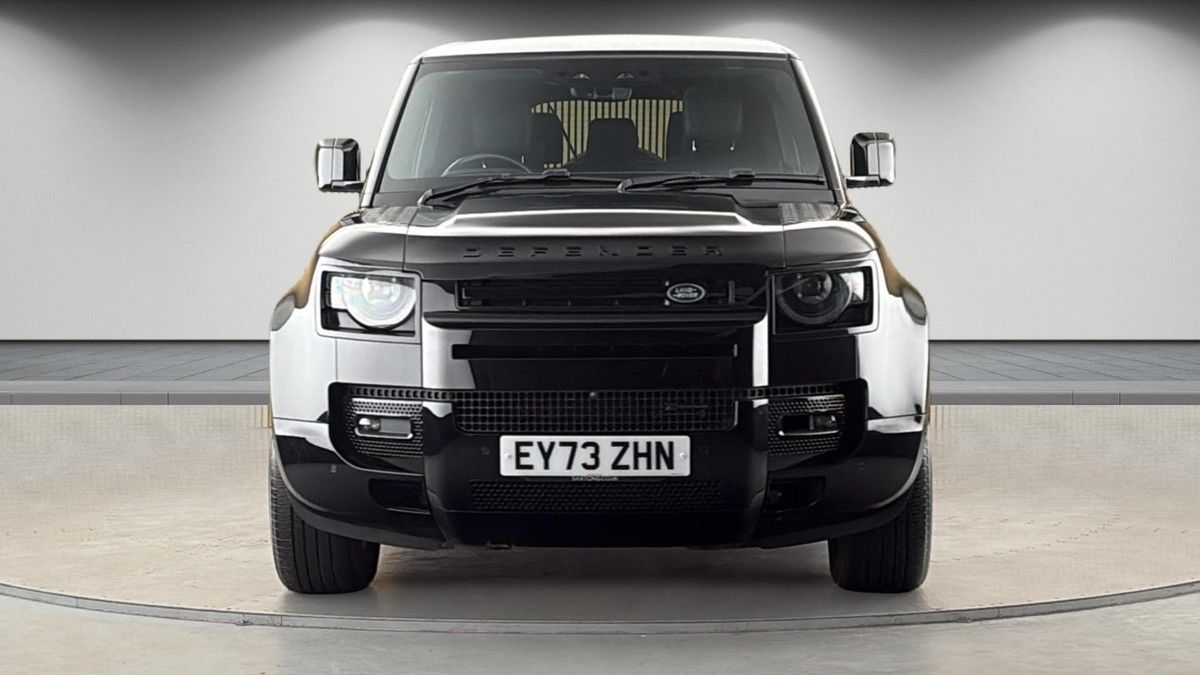 Land Rover Defender 130 Image 3