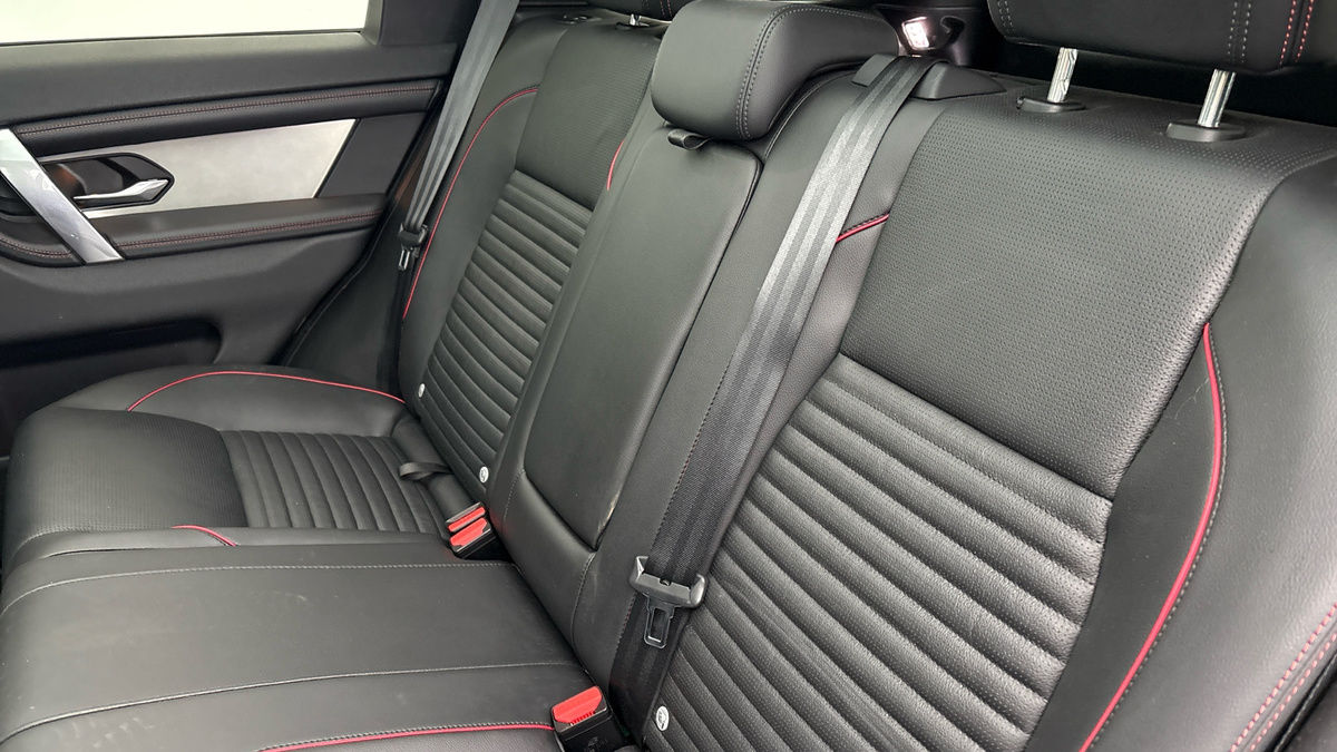 Land Rover Discovery Sport Image 8