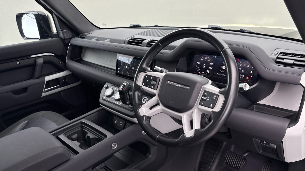 Land Rover Defender 110 Image 5