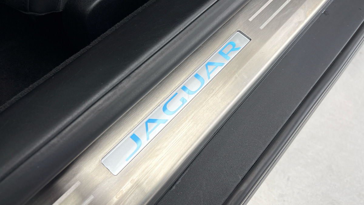Jaguar F-Type Image 42