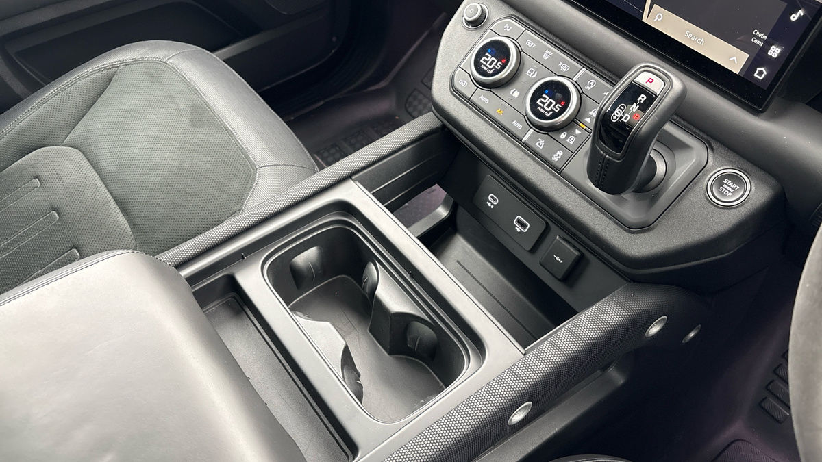 Land Rover Defender 90 Image 18