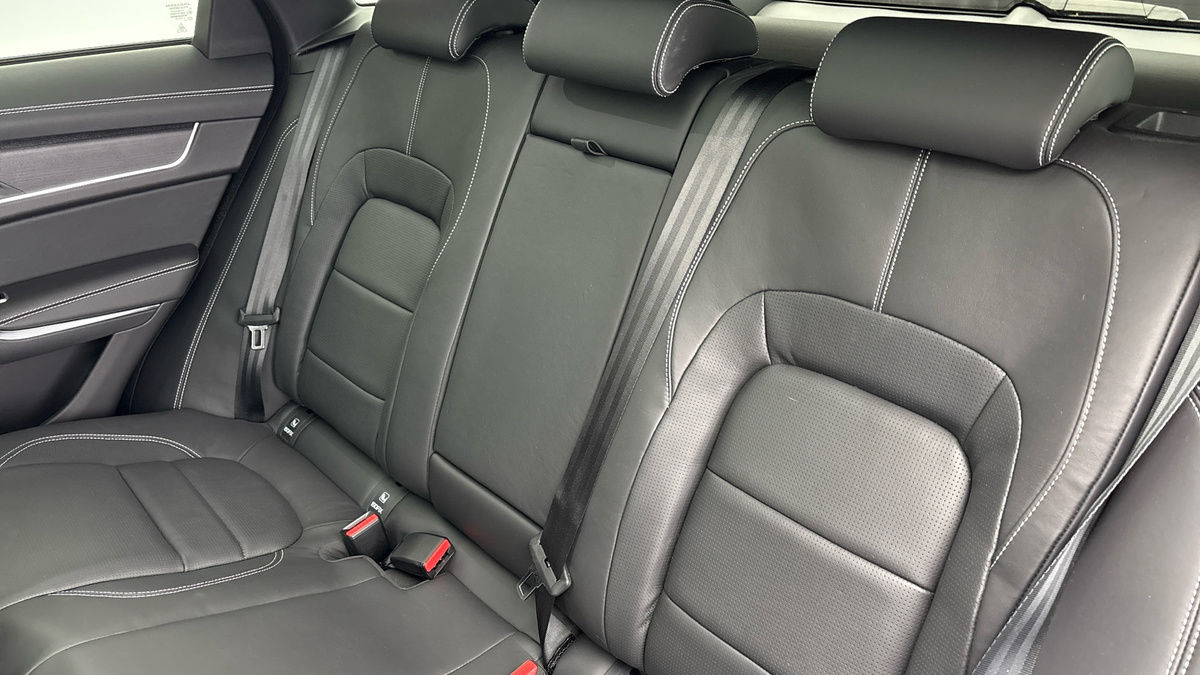 Jaguar F-PACE Image 8