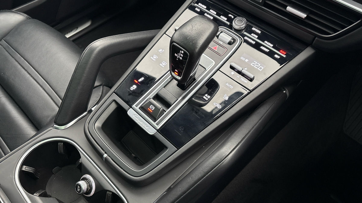 Porsche Cayenne Image 18