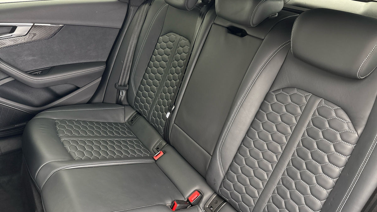 Audi RS4 Avant Image 8