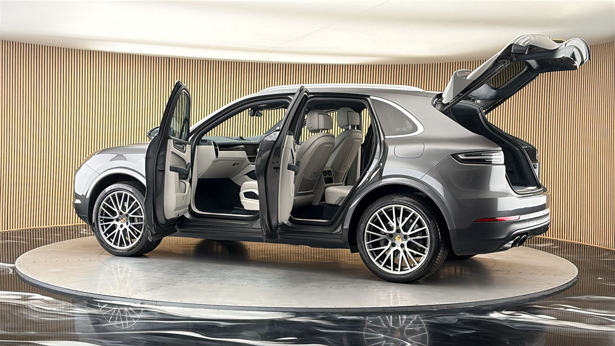 More views of Porsche Cayenne