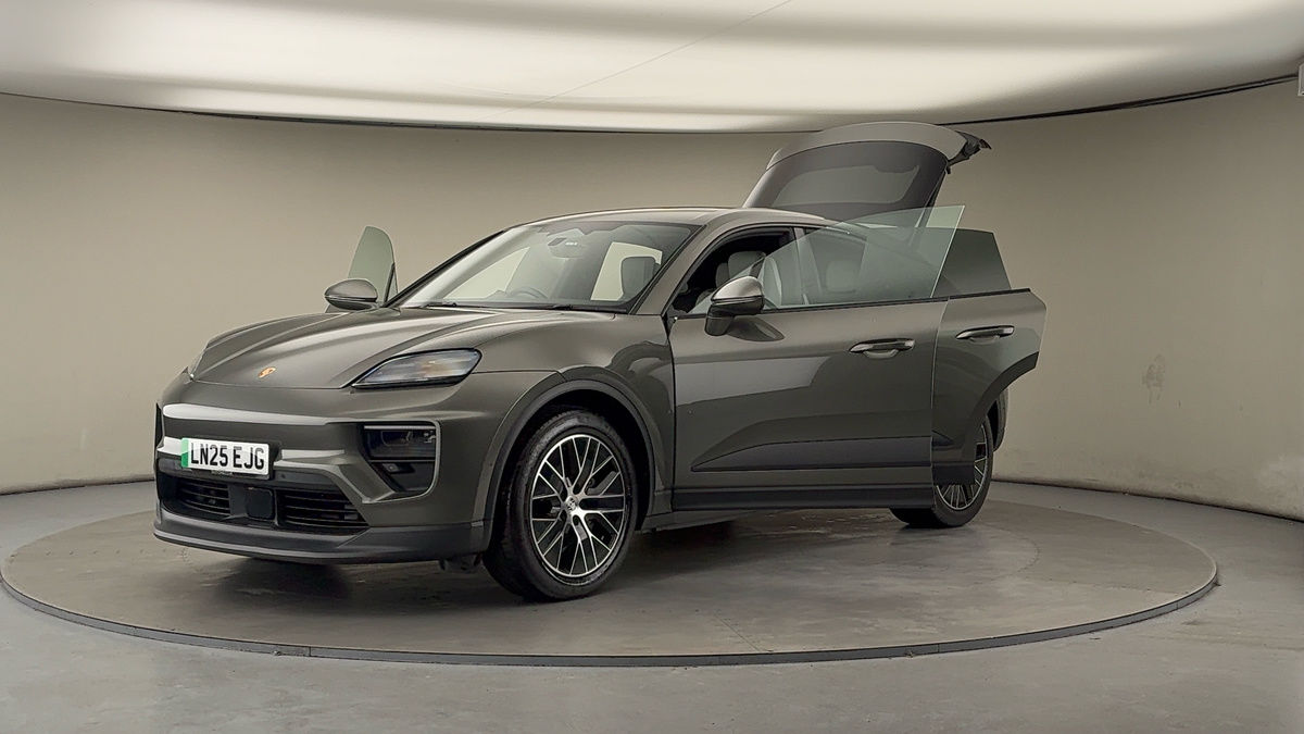 More views of Porsche Macan