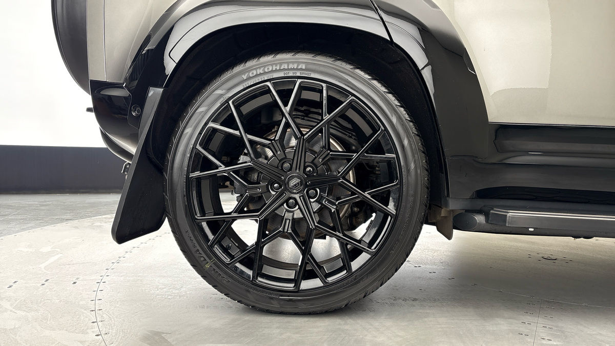 Land Rover Defender 110 Urban Image 26