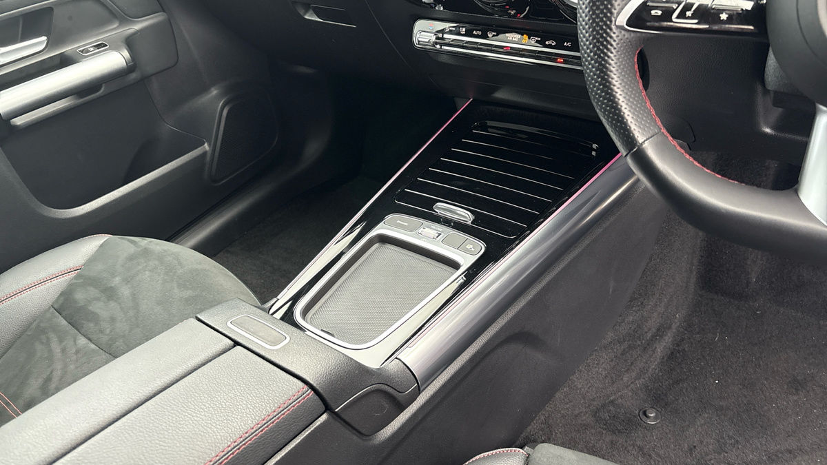 Mercedes-Benz EQA Image 18