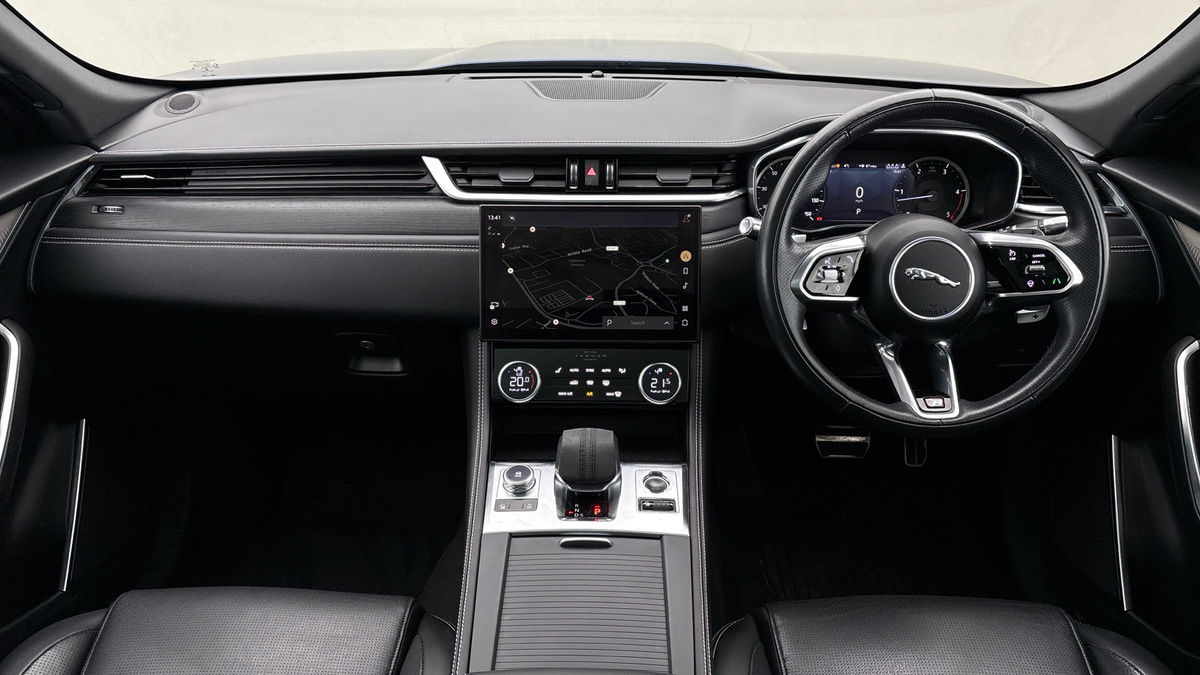 Jaguar F-PACE Image 12