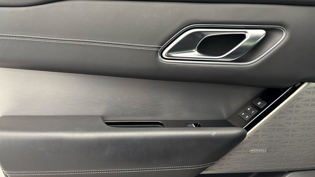 Land Rover Range Rover Velar Image 25