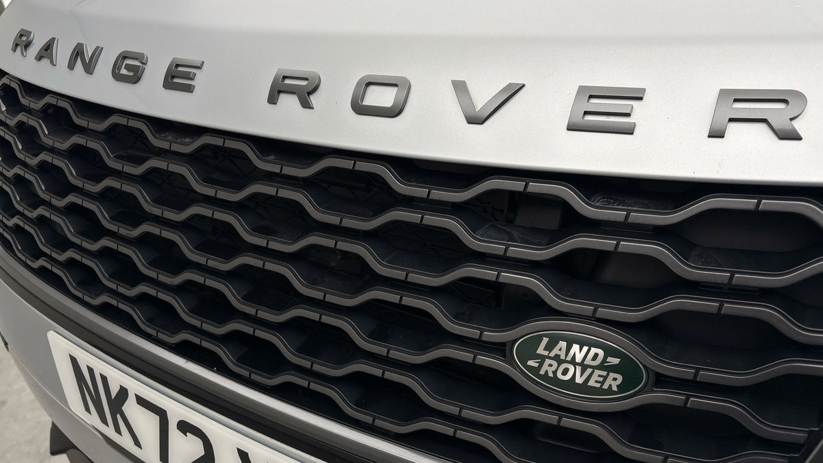 Land Rover Range Rover Velar Image 24
