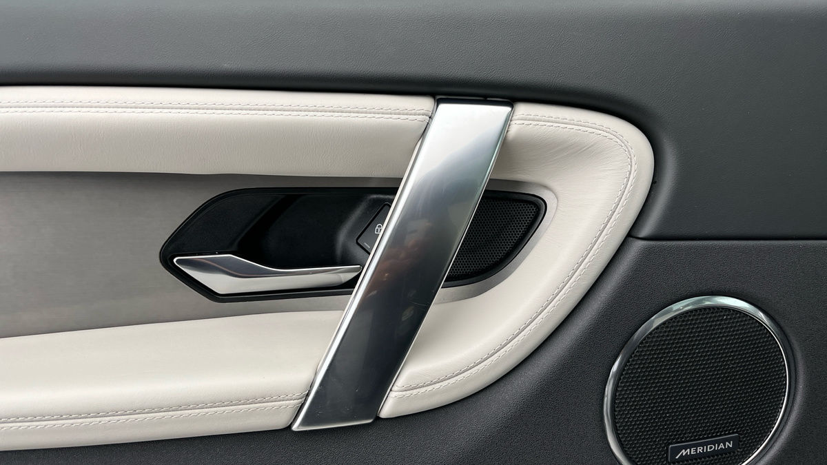 Land Rover Discovery Sport Image 19
