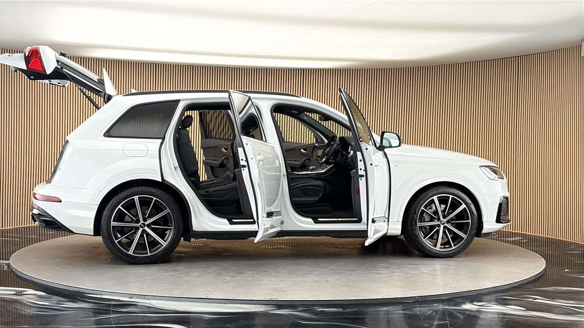 More views of Audi Q7